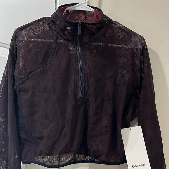lululemon athletica Jackets & Blazers - LULULEMON REVERSIBLE MESH HALF ZIP BLACK/MAROON SIZE 6 BRAND NEW